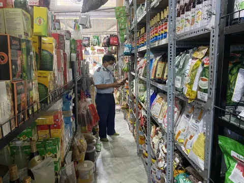 Tiền Giang: Tạm giữ 1.200 hộp sữa tươi nhập khẩu không tem nhãn phụ