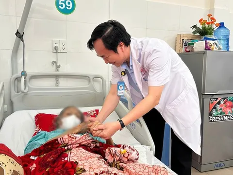 TP. Hồ Chí Minh: Phẫu thuật robot điều trị ung thư đại tràng cho cụ bà 89 tuổi