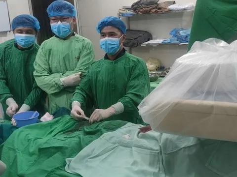 Cấp cứu thành công bệnh nhân 75 tuổi chảy máu từ ruột no