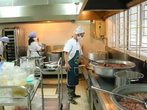 Vụ thịt lợn bệnh vào trường học: Công ty cổ phần Dịch vụ Suất ăn Công nghiệp Hà Nội nói gì?