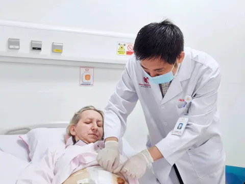 Cứu nữ du khách Latvia bị thủng đại tràng do ung thư tại Cần Thơ