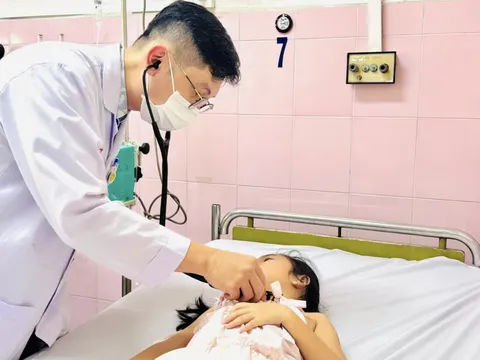 Bộ Y tế yêu cầu điều tra vụ hàng trăm học sinh nghi ngộ độc ở TP.HCM