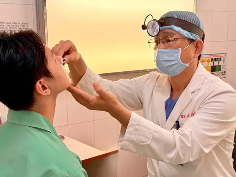 Nam thanh niên bị khuẩn tụ cầu ‘ăn’ mất xương trán vì tự điều trị viêm xoang