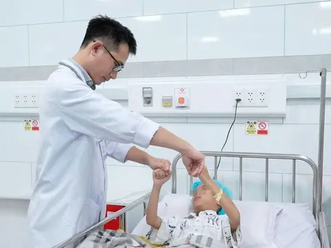 Cứu sống trẻ xuất huyết não do vỡ dị dạng mạch máu não