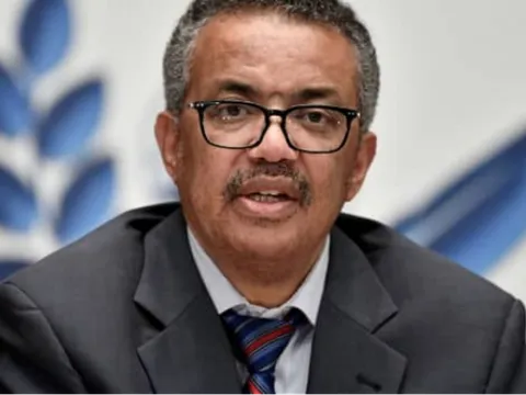 WHO: Cần đeo khẩu trang và duy trì giãn cách xã hội dù đã tiêm vaccine hay chưa