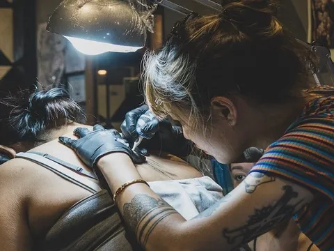 Mực xăm chứa hàng triệu vi khuẩn: Những người thích xăm coi chừng?