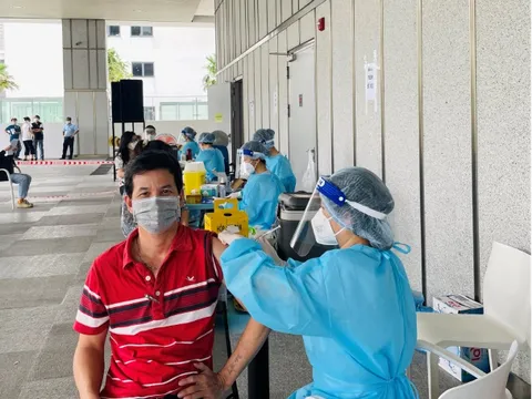 Sáng nay, TPHCM bắt đầu tiêm mũi 3 vaccine COVID-19