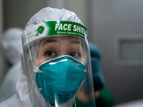 Bộ Y tế trình Chính phủ xem xét chính sách hỗ trợ tuyến đầu chống dịch COVID-19