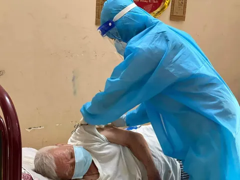 Kiểm tra lô vắc xin COVID-19 khác biệt về hàm lượng khi nhập về Việt Nam