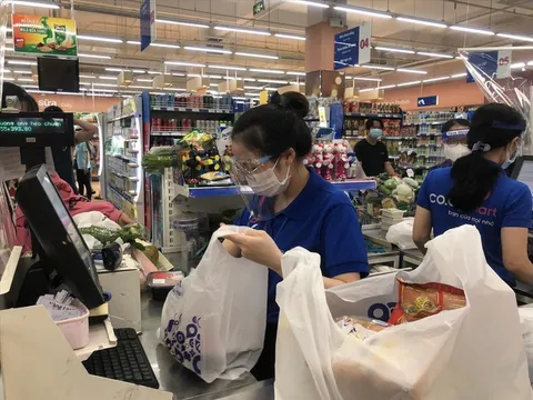 Hàng quán 'vùng xanh' TPHCM nhộn nhịp