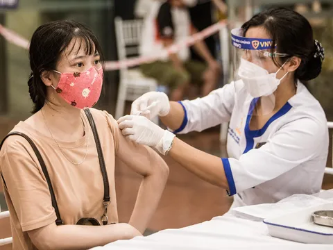 Thủ tướng yêu cầu không thu phí, trục lợi từ hoạt động tiêm vaccine phòng COVID-19