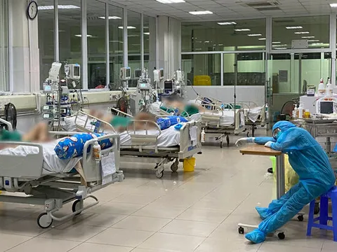 Bộ Y tế lo y bác sĩ bỏ việc