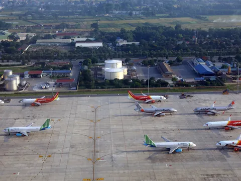 Hà Nội bãi bỏ quy định cách ly tập trung đối với người bay về từ TP.HCM