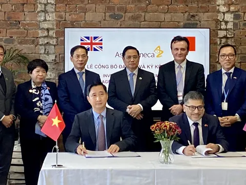 Thủ tướng chứng kiến VNVC ký hợp đồng mua hơn 25 triệu liều vaccine của Astrazeneca