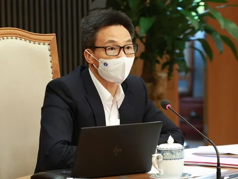 Phó Thủ tướng Vũ Đức Đam yêu cầu đẩy nhanh tiến độ cấp phép vaccine