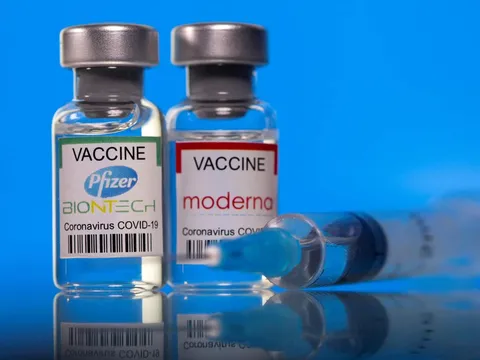 Mỹ phê duyệt liều vaccine Covid-19 tăng cường cho người trưởng thành