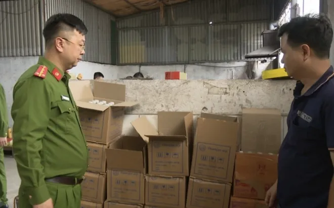 Công nghệ làm giấm giả từ công thức "6 lít hóa chất pha 200 lít nước lã"