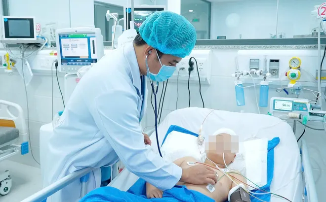 Giành lại sự sống cho bé gái 9 tuổi bị đột quỵ một cách ngoạn mục
