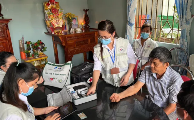 TP.HCM: Bác sĩ đến tận nhà chăm sóc sức khỏe cho người dân