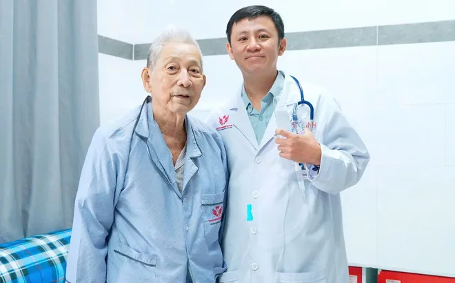 Cứu sống cụ ông 94 tuổi nguy cơ vỡ phình động mạch chủ ngực trong gang tấc