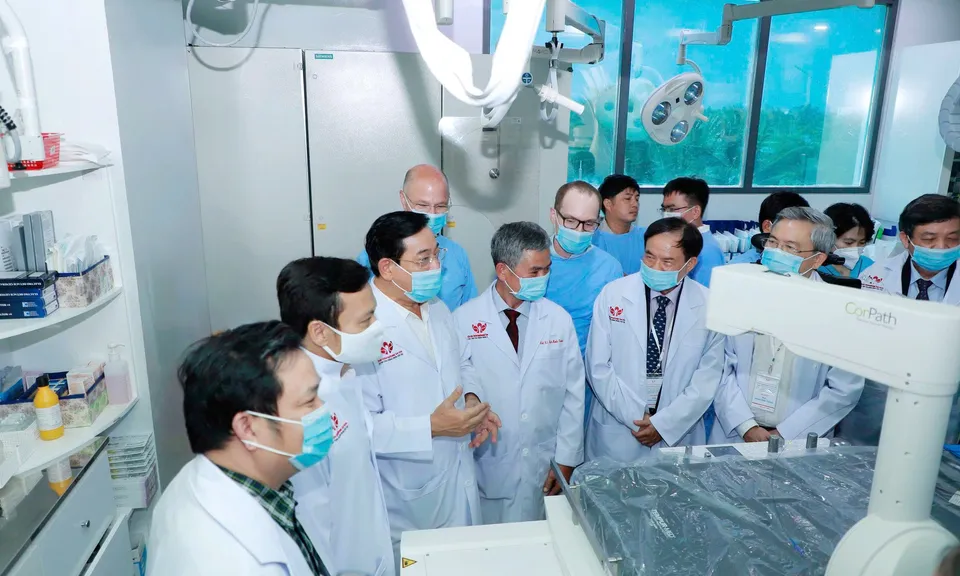 S.I.S ứng dụng “mắt thần” can thiệp DSA Artis Icono trong điều trị bệnh mạch máu